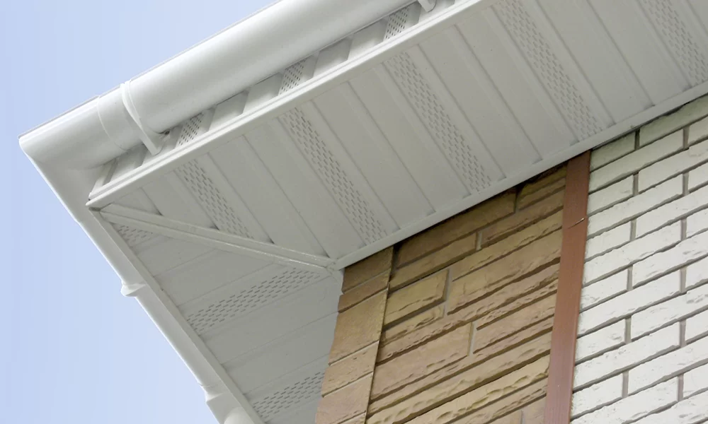 Обшивка фасаду гаража чи ангару: чому ПС-20 ідеальний для стін, а ПС-8 краще залишити для підшивки даху (софітів)