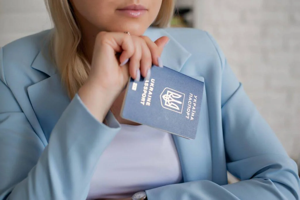 Де і як оформити страховку для вʼїзду в Україну іноземцю.